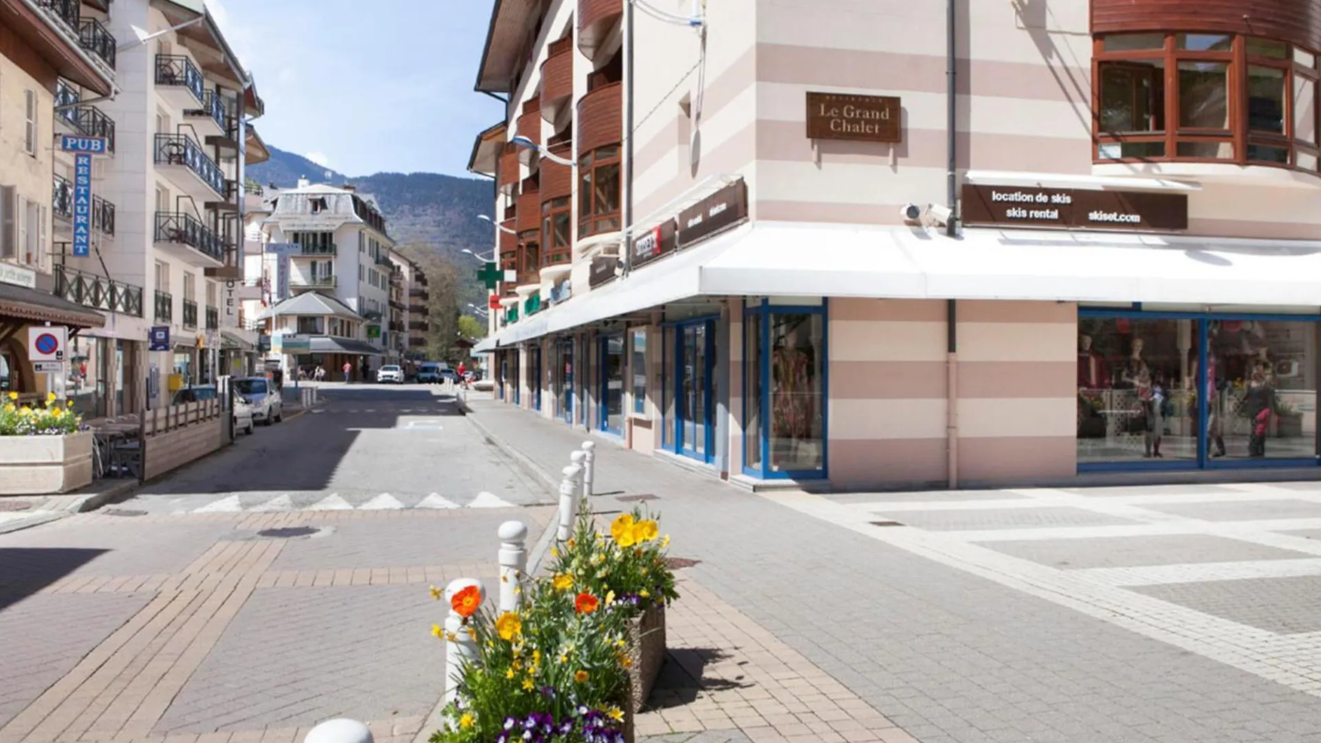 Studio Centre Brides-Les-Bains : Balcon, Wi-Fi, Parking, Proche Telecabine & Thermes - Fr-1-512-132 Apartment