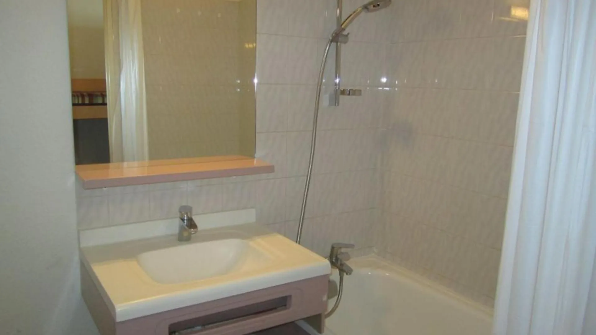 Apartment Studio Centre Brides-Les-Bains : Balcon, Wi-Fi, Parking, Proche Telecabine & Thermes - Fr-1-512-132